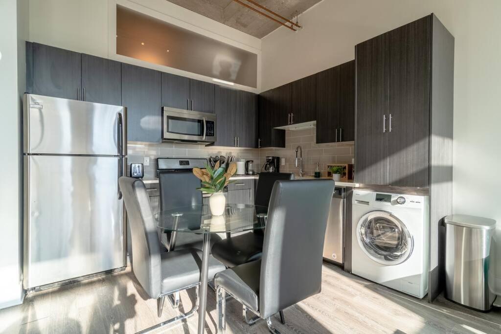 Spacious 2Br Vacation Rental With City View, Optional Parking And Gym Near Mccormick Place & Downtown Chicago Attractions מראה חיצוני תמונה