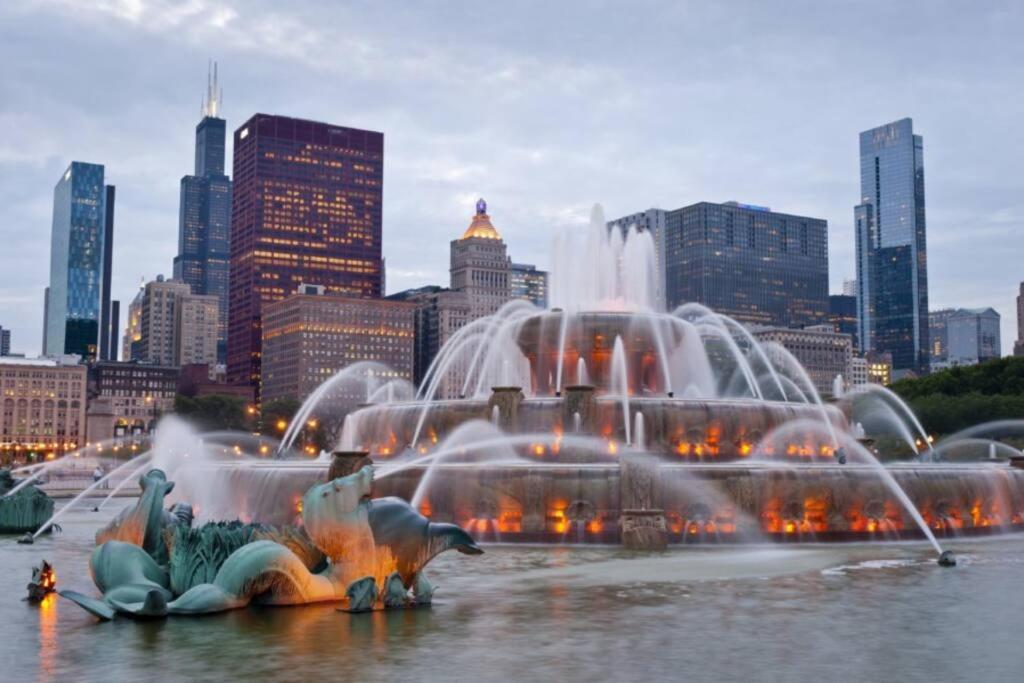 Spacious 2Br Vacation Rental With City View, Optional Parking And Gym Near Mccormick Place & Downtown Chicago Attractions מראה חיצוני תמונה