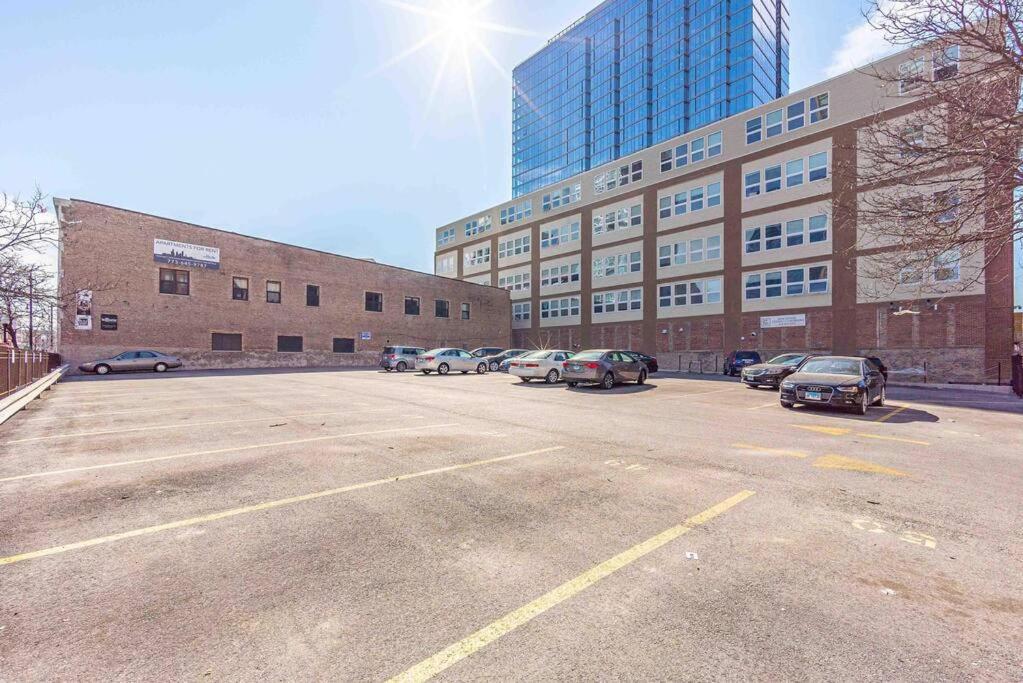 Spacious 2Br Vacation Rental With City View, Optional Parking And Gym Near Mccormick Place & Downtown Chicago Attractions מראה חיצוני תמונה
