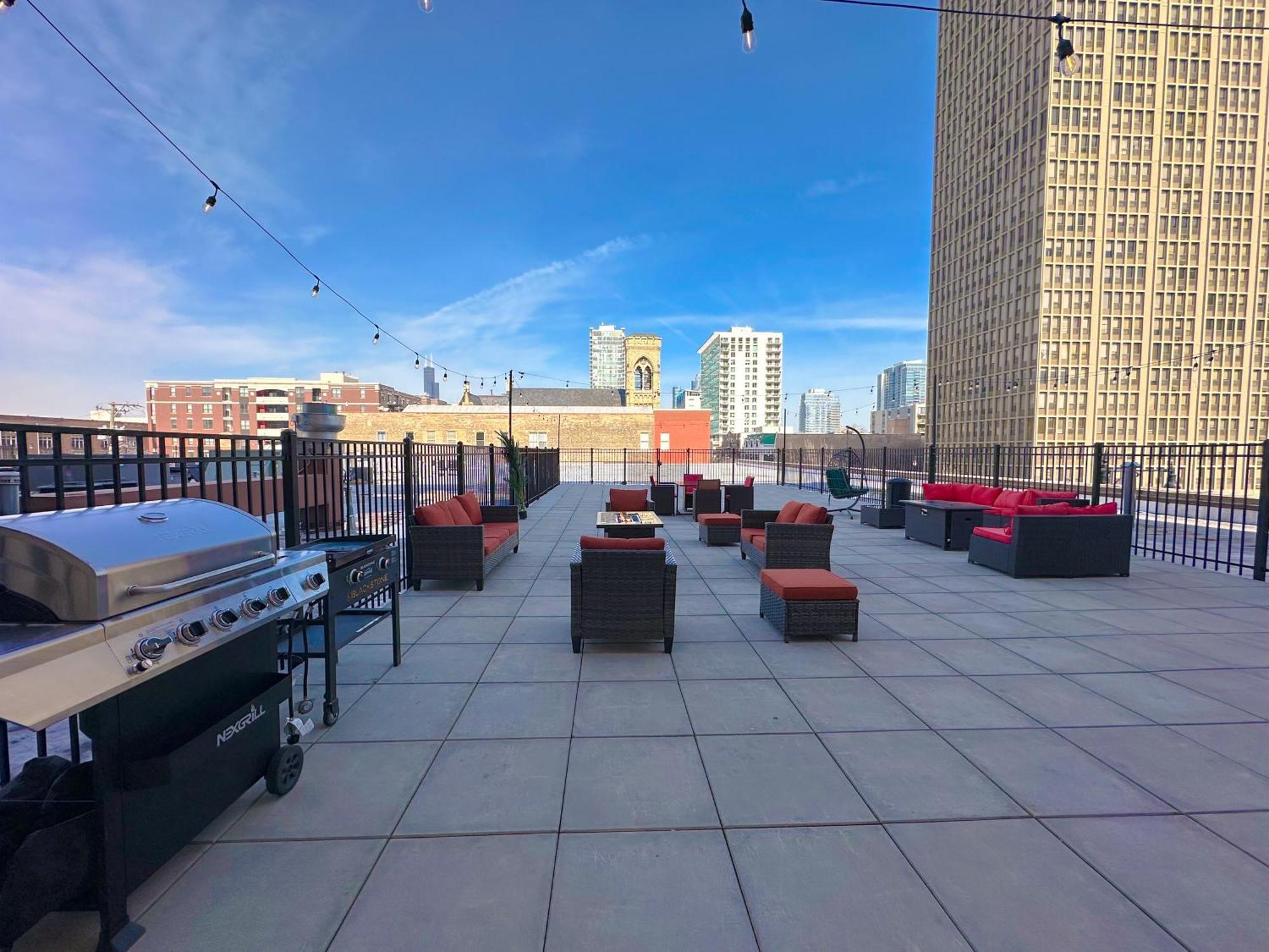 Spacious 2Br Vacation Rental With City View, Optional Parking And Gym Near Mccormick Place & Downtown Chicago Attractions מראה חיצוני תמונה