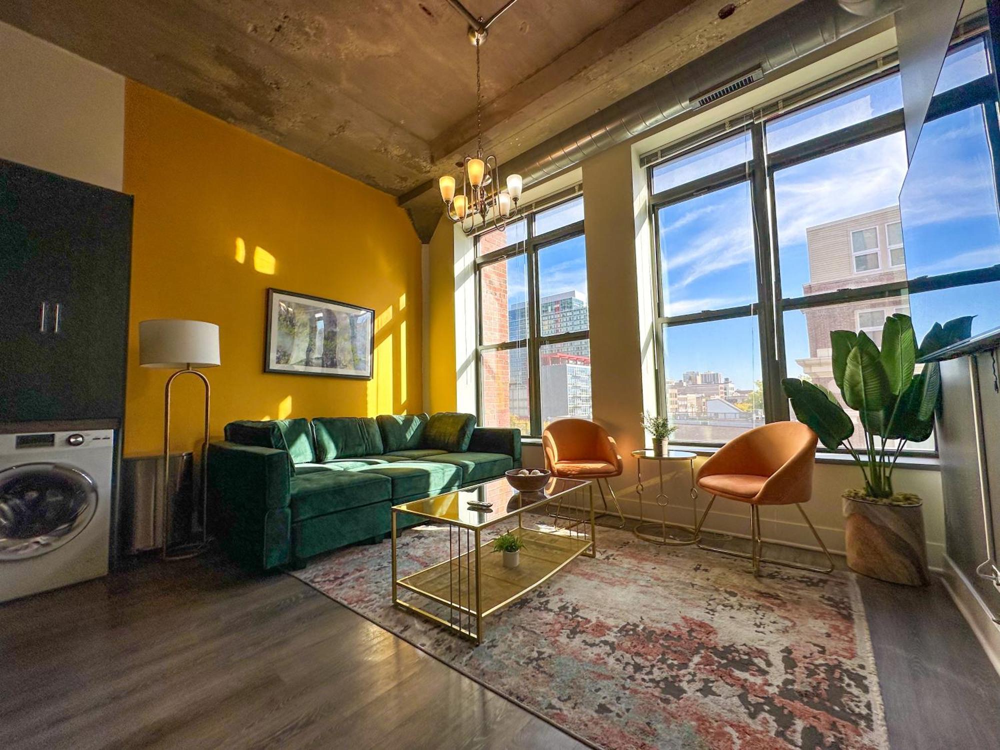 Spacious 2Br Vacation Rental With City View, Optional Parking And Gym Near Mccormick Place & Downtown Chicago Attractions מראה חיצוני תמונה