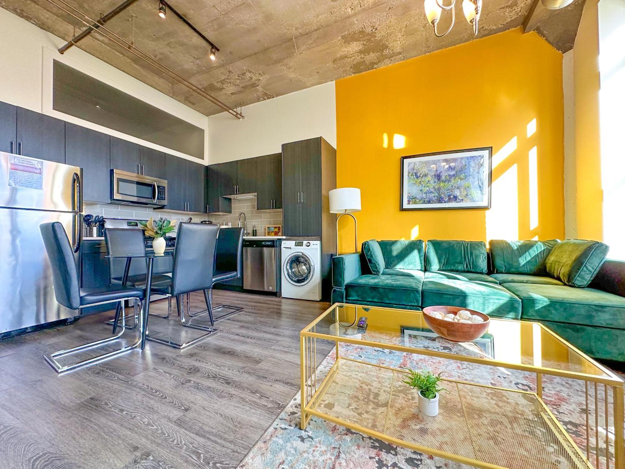 Spacious 2Br Vacation Rental With City View, Optional Parking And Gym Near Mccormick Place & Downtown Chicago Attractions מראה חיצוני תמונה